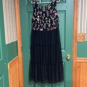 Dress barn Black ruffled lace sleeveless dress with embroidered top